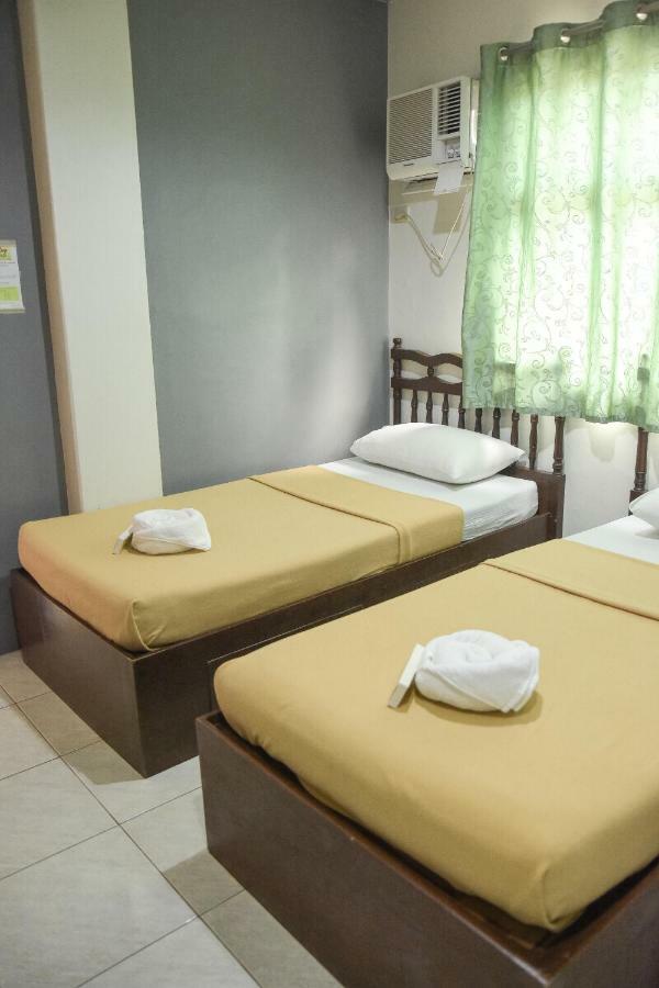 Tiptop Tower Suite Inn Dumaguete City Quarto foto